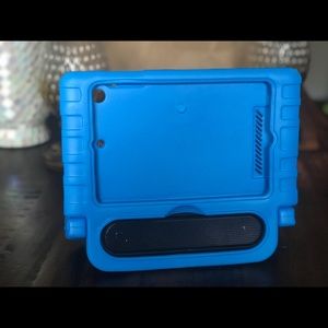 iPad mini carrying case w/Bluetooth speaker